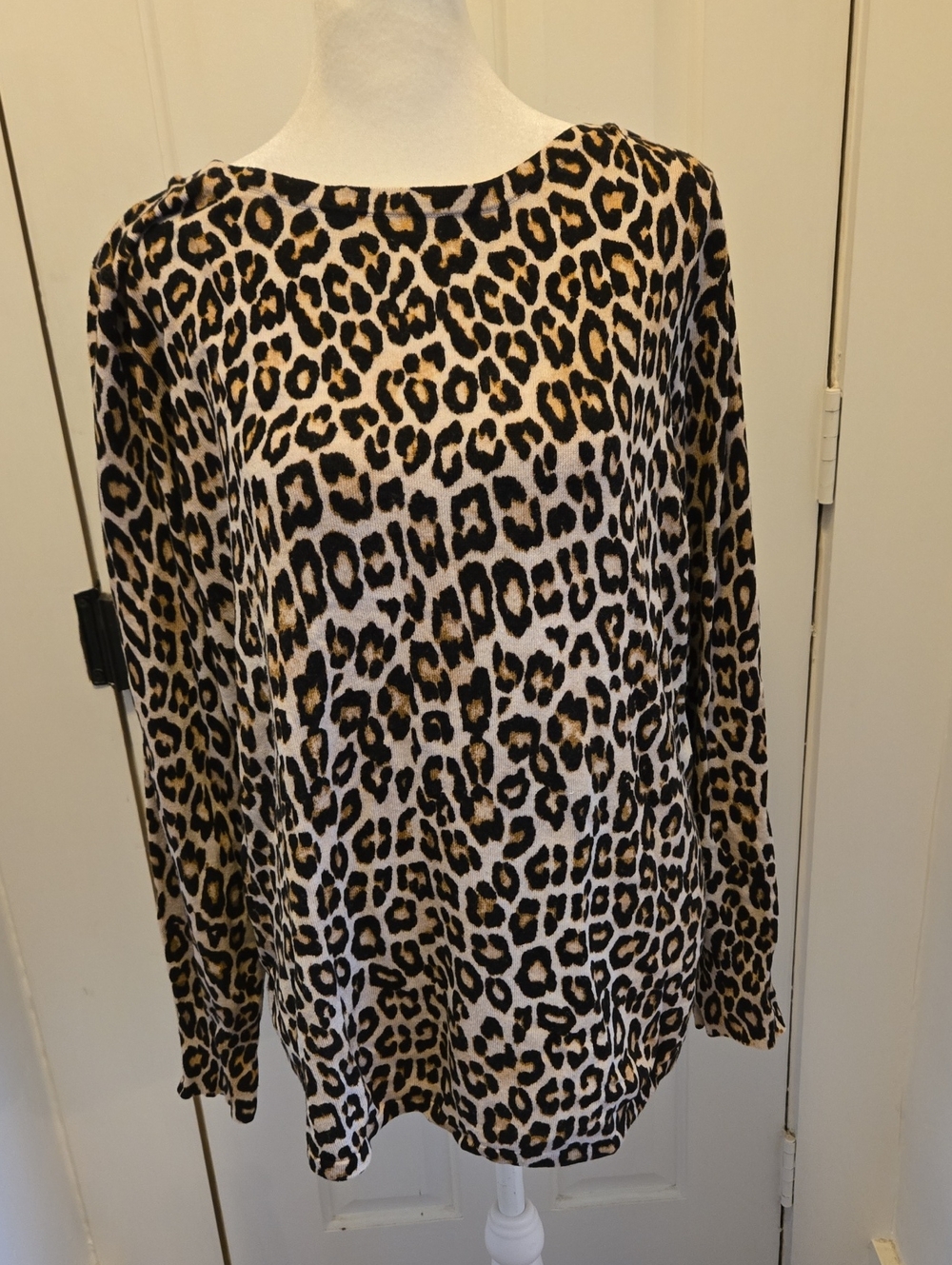 Chicos Leopard Print Long Sleeve Crew Neck Sweater Size Large